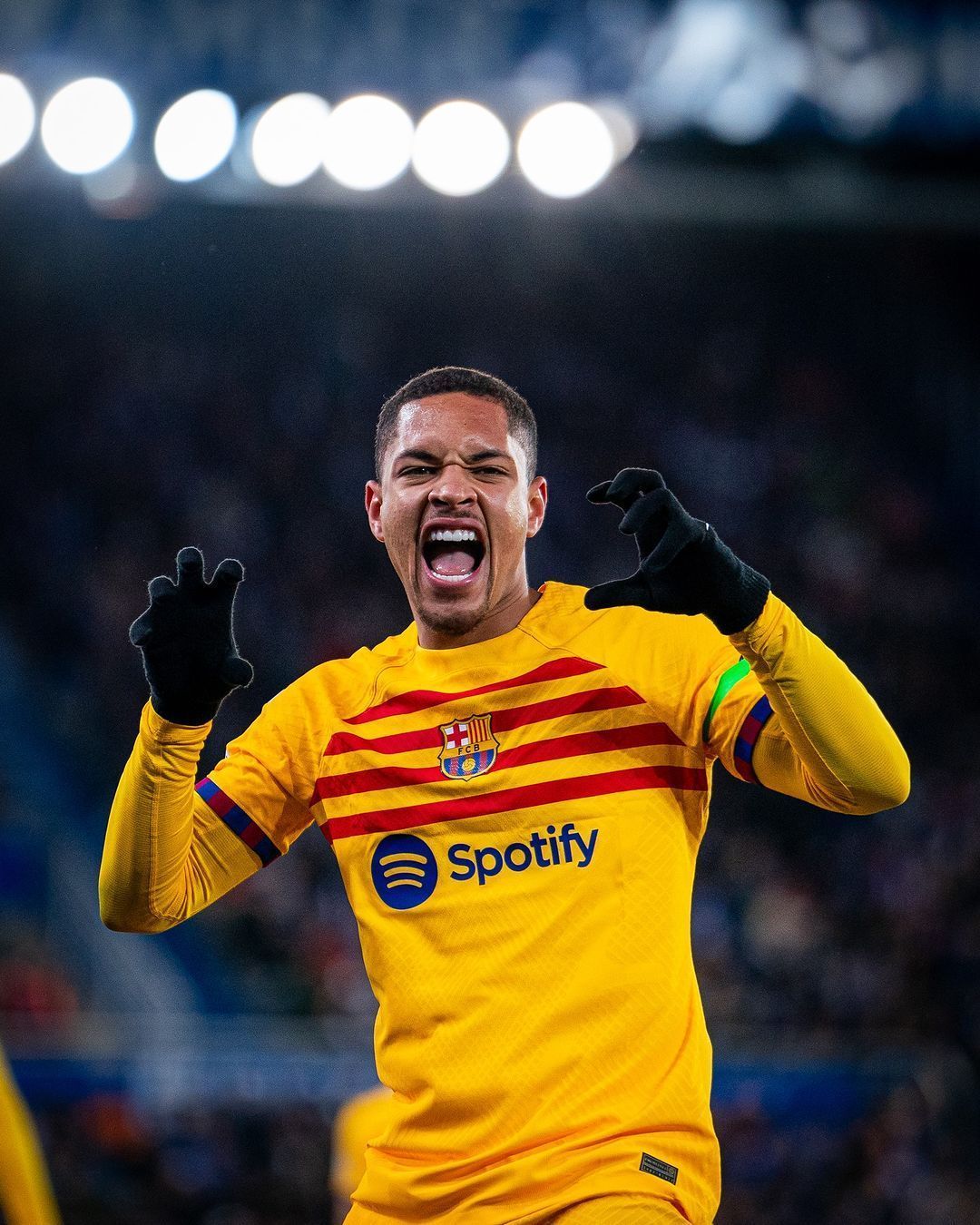 Rivaldo defende Vitor Roque e 'cobra' técnico do Barcelona: 'Faltou oportunidade'
