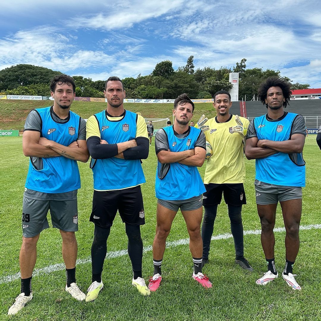 Campeão na Europa com ex-Atlético, atacante encerra jejum de gols na carreira