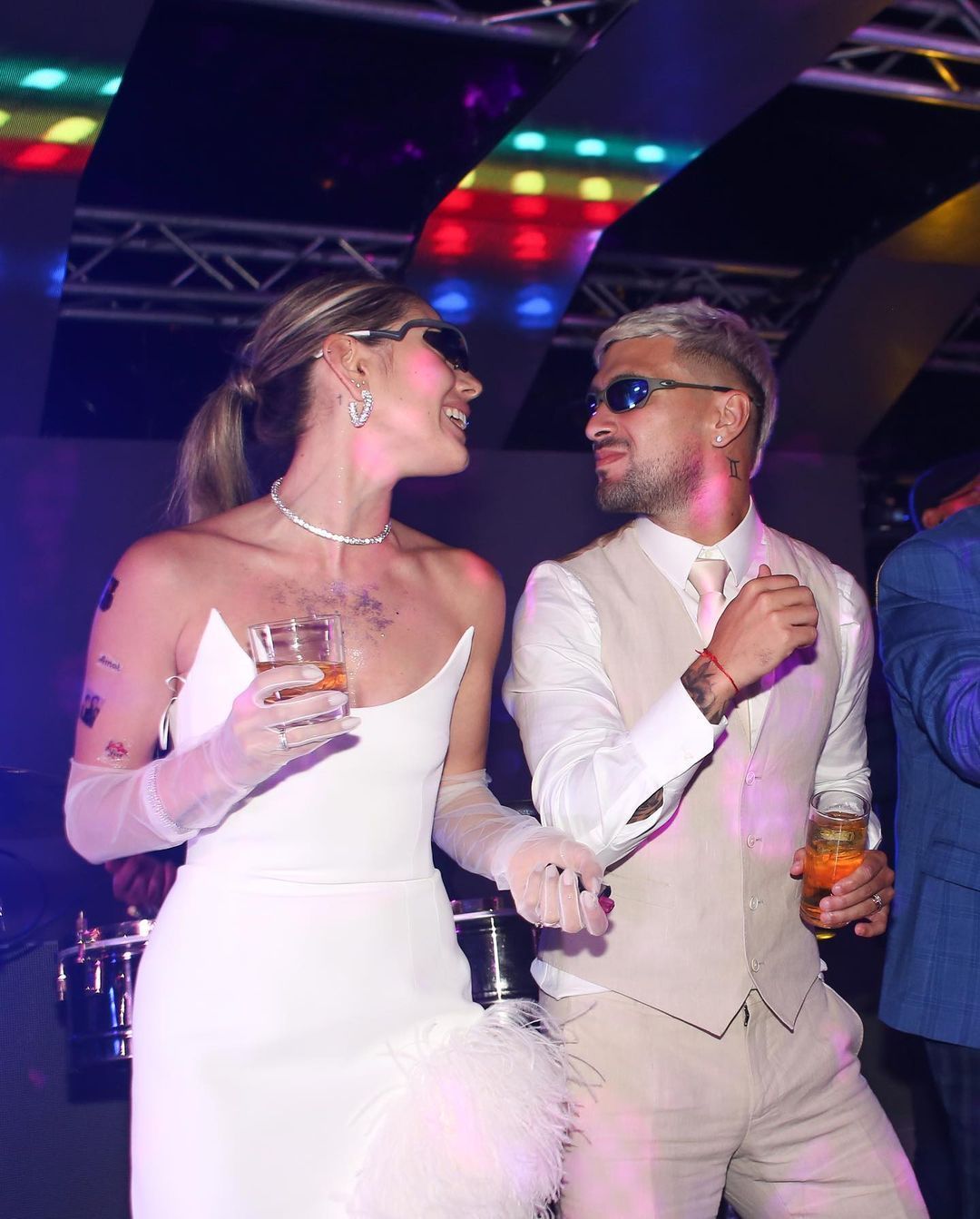 Esposa de Arrascaeta se declara ao jogador e publica novas fotos de casamento