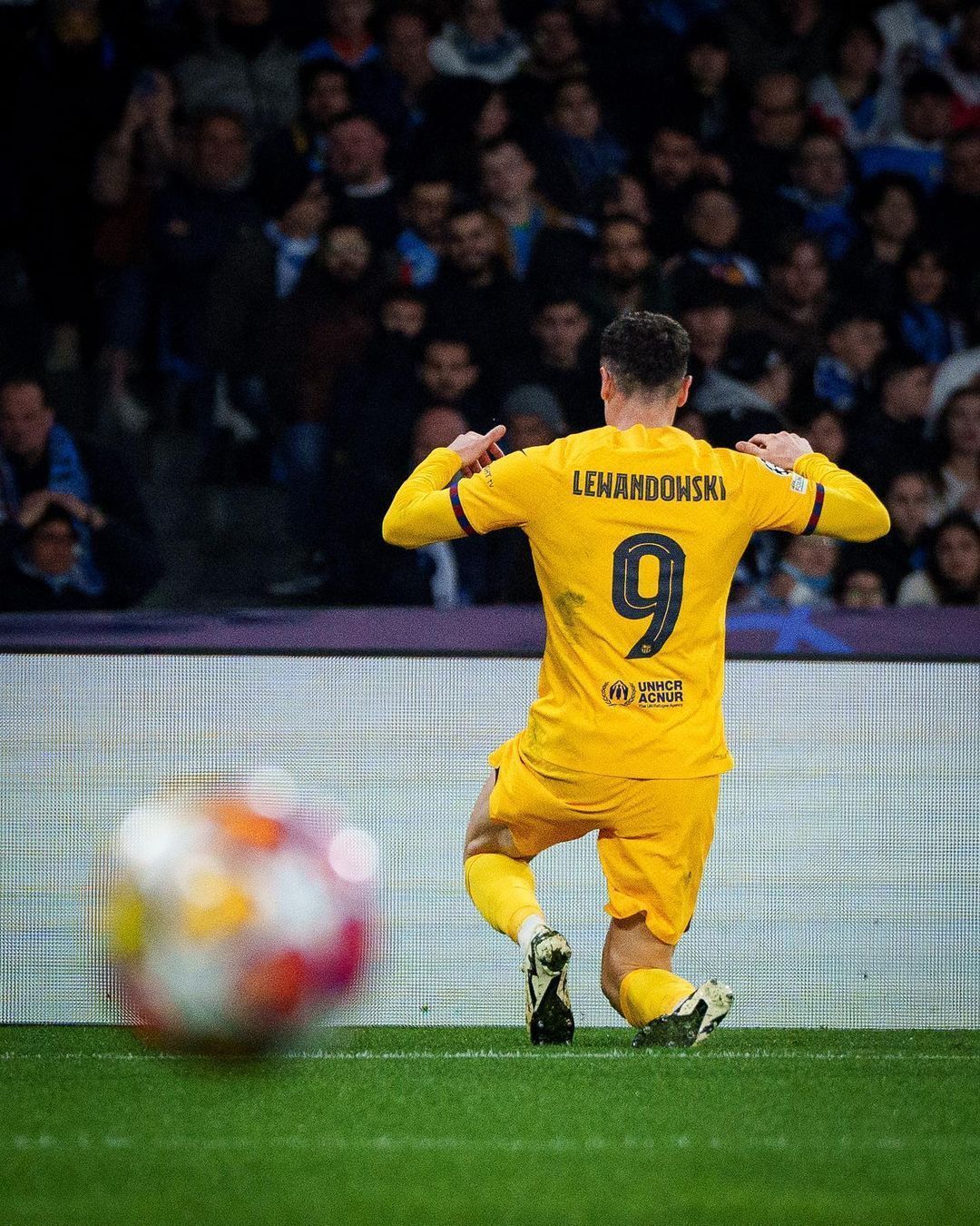 Barcelona sai na frente contra o Napoli, mas sofre empate pelas oitavas da Champions