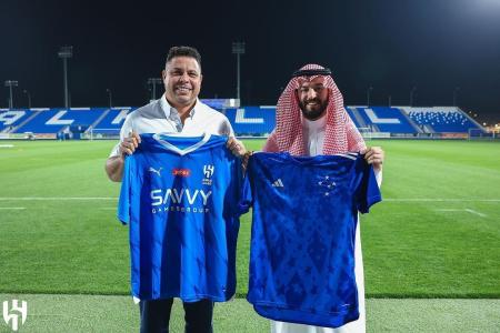 Ronaldo em visita ao Al-Hilal da Arábia Saudita, onde foi negociar compra de Matheus Pereira