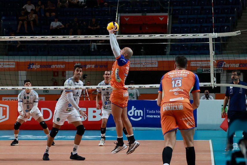 Joinville não dá chances ao favorito São José e sai em vantagem na Superliga Masculina