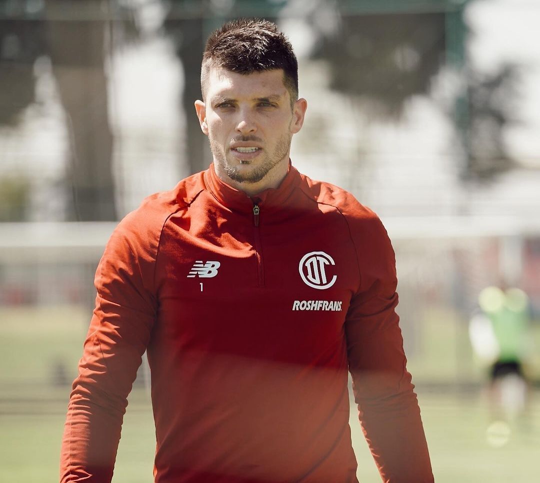 Goleiro brasileiro surpreende e é artilheiro de equipe do México em 2024