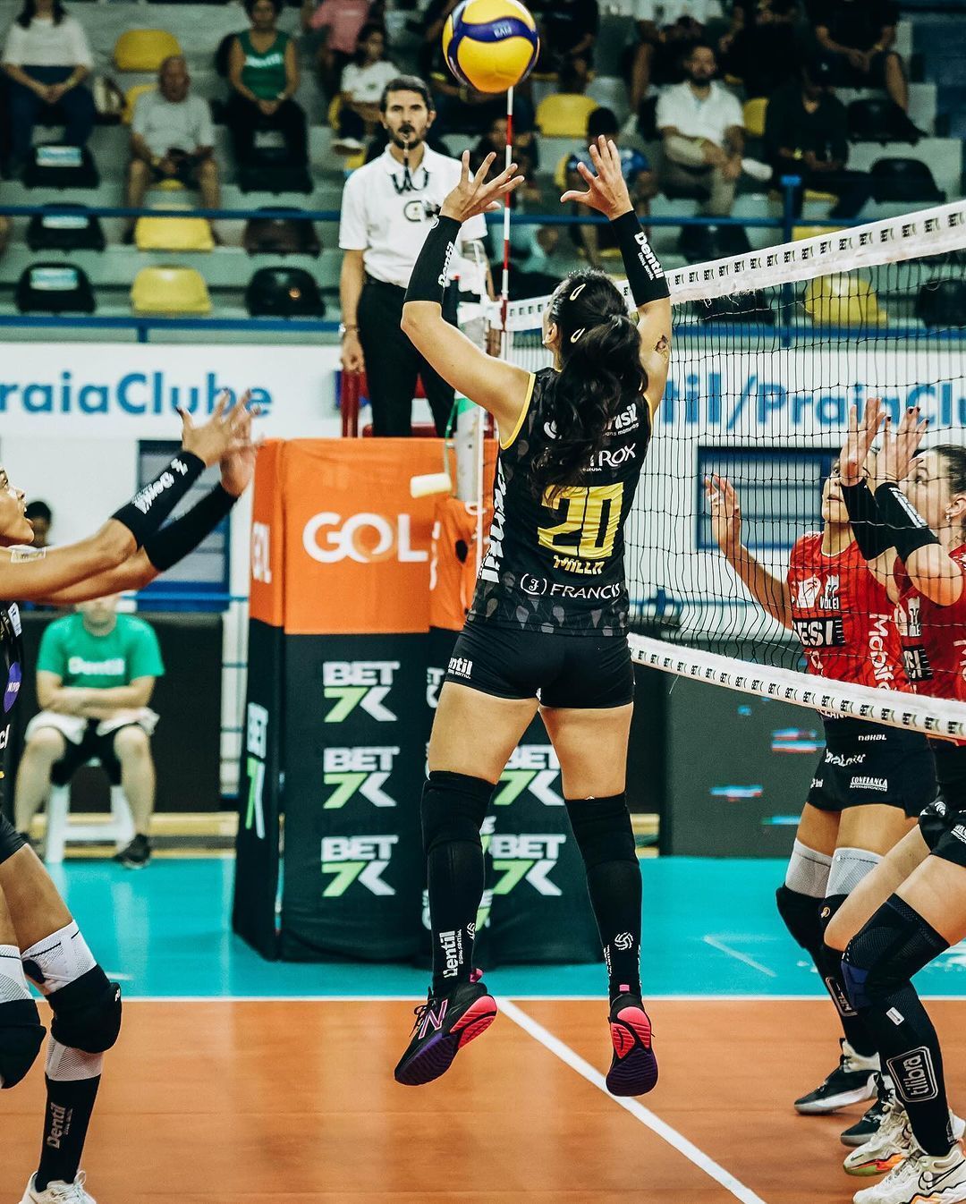 Sesi Bauru x Praia Clube: horário e onde assistir ao vivo pela Superliga Feminina