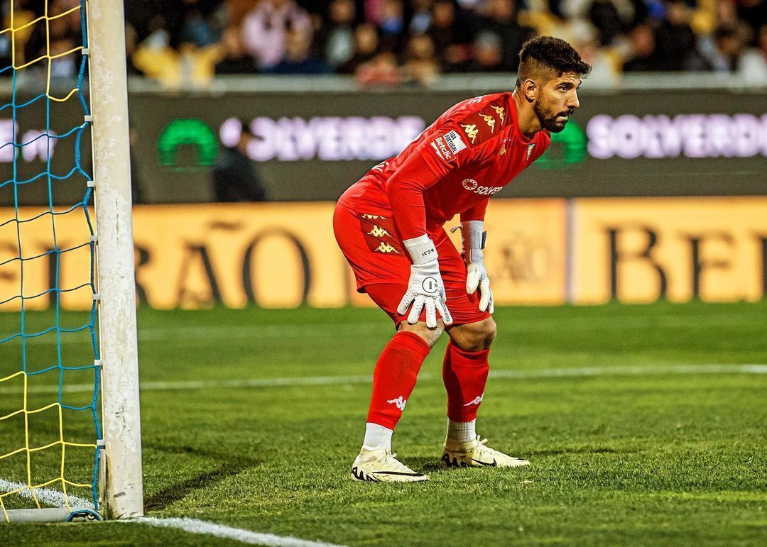 Goleiro que disputou Série A é agredido após invasão de campo em Portugal