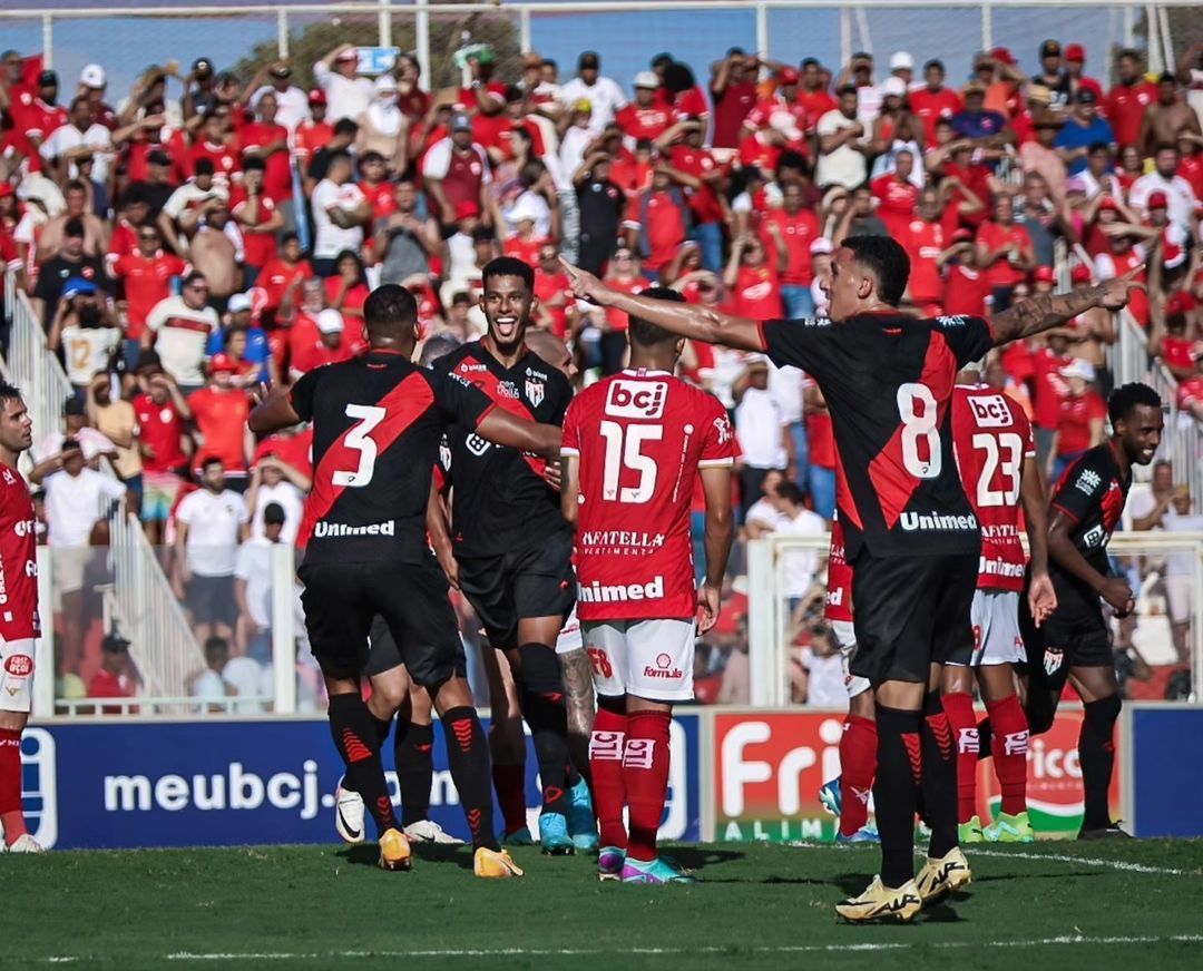 Atlético-GO vence Vila Nova com tranquilidade e encaminha título Goiano