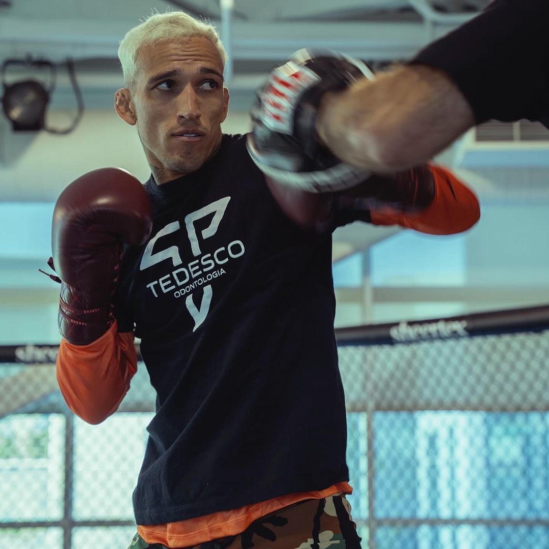 Charles do Bronx se oferece para ser suplente em luta de McGregor; confira