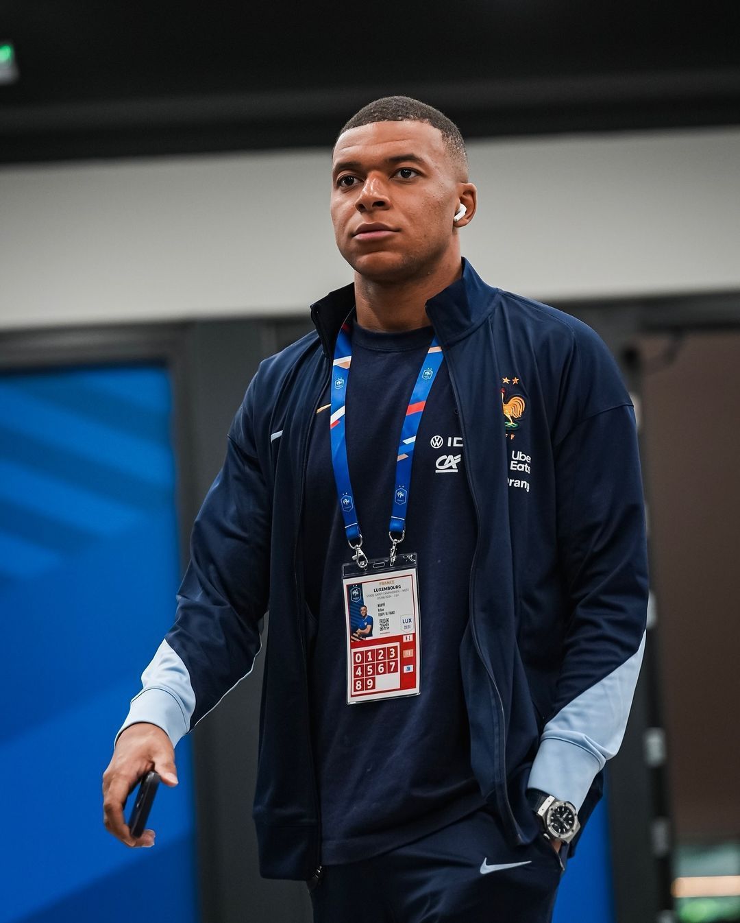 Ex-PSG rasga o verbo sobre saída de Mbappé: 'Nos traiu'