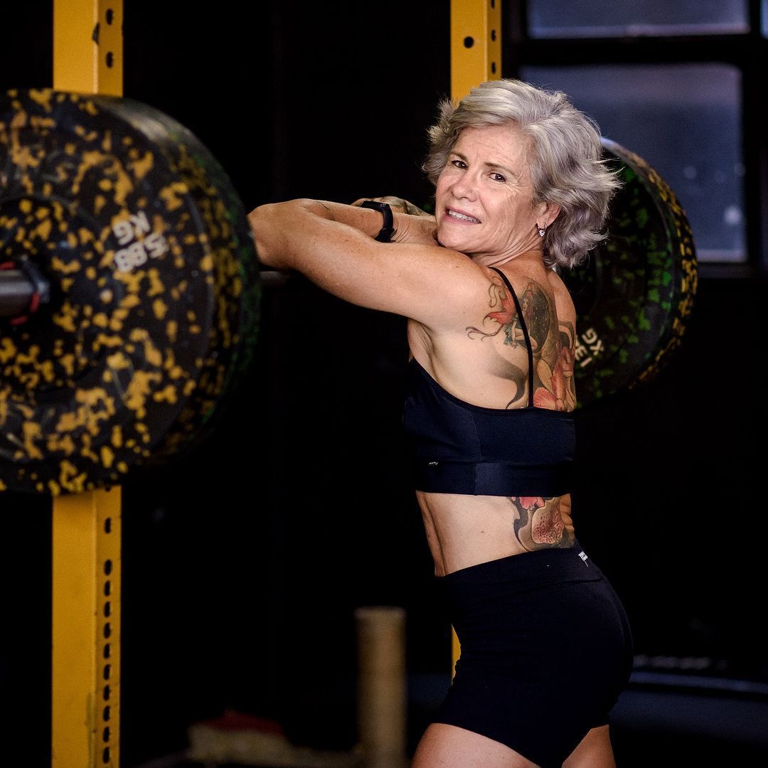 Aos 62 anos, mineira concorre na final mundial de competição de CrossFit; conheça Gina Lapertosa