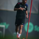 Vitor Roque se recusa a assinar 'cláusula do medo' em transferência para o Betis