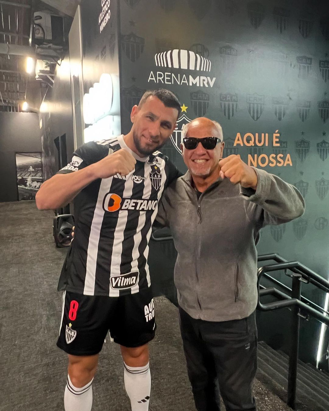 Ídolo do Atlético se encontra com reforço do clube na Arena MRV