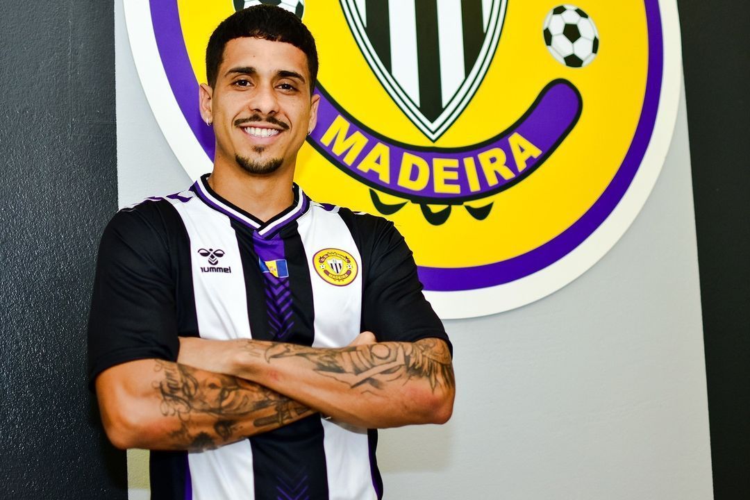 Clube europeu anuncia contratação de meio-campista do Atlético
