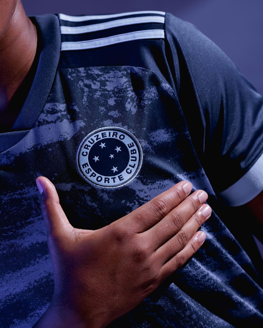 Cruzeiro divulga nova camisa 3 para a temporada 2024; veja fotos