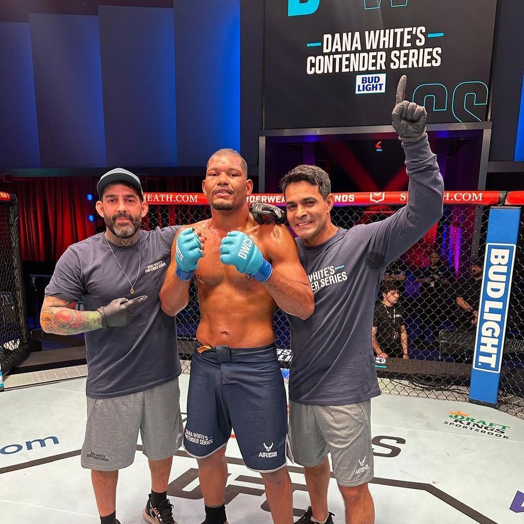 Dana White rasga elogios a lutador mineiro contratado pelo UFC