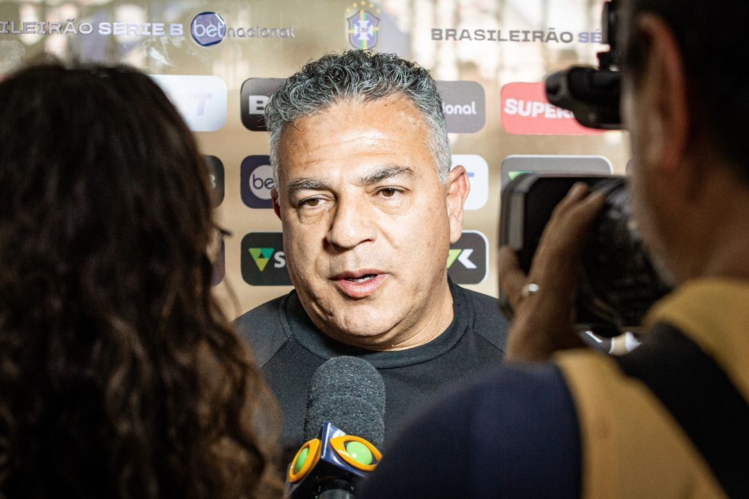 Clube da Série B anuncia demissão de técnico após menos de quatro meses de trabalho