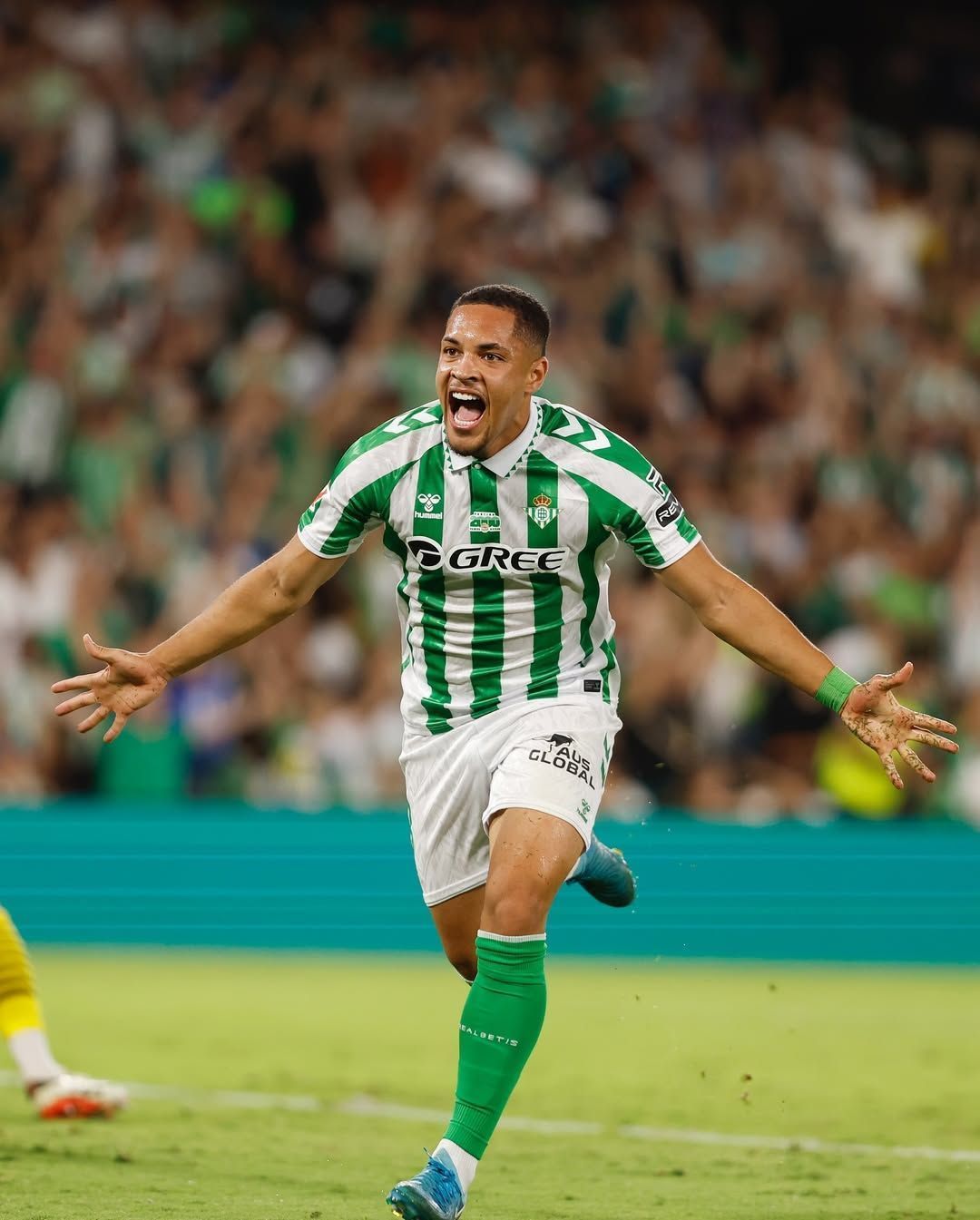 Entenda como Vitor Roque foi destaque no empate do Betis contra o Barcelona