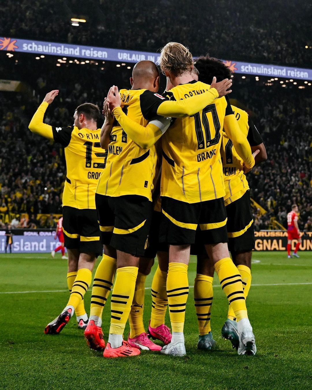 Borussia vence Heindenheim em casa e assume a liderança do Alemão