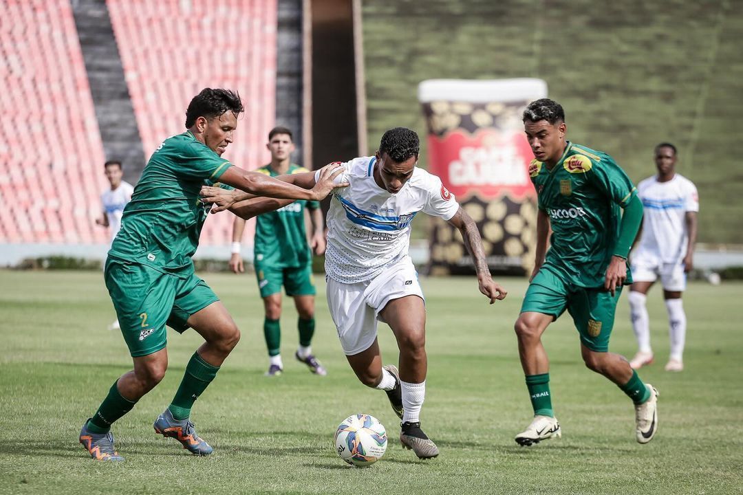 Essube bate Paracatu dentro de casa e assume liderança na Segunda Divisão do Mineiro