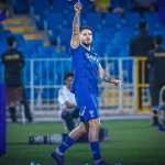 Mitrovic faz dois, Al-Hilal vence Al-Ittihad e assume liderança da Liga Saudita