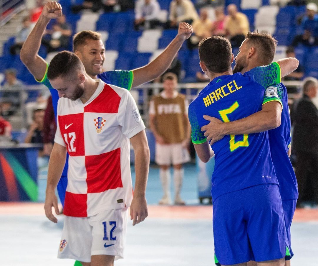 Brasil goleia Croácia e garante classificação antecipada na Copa do Mundo de Futsal