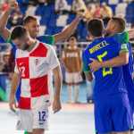 Brasil goleia Croácia e garante classificação antecipada na Copa do Mundo de Futsal