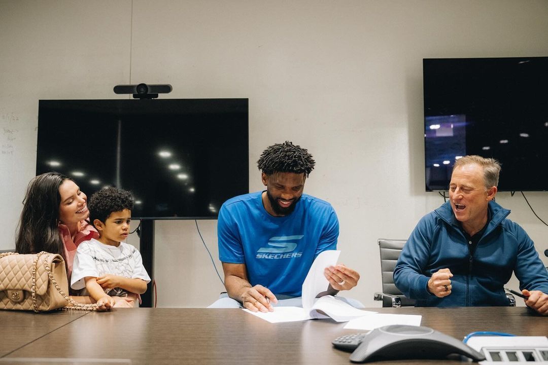 Astro do basquete renova com time da NBA e assina contrato de valor astronômico