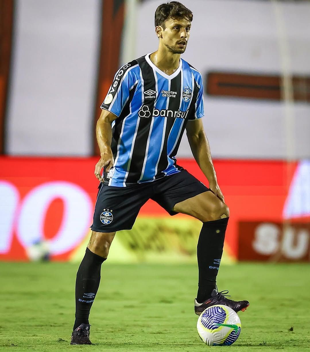 Rodrigo Caio abre o jogo e afirma ter vontade de continuar no Grêmio em 2025