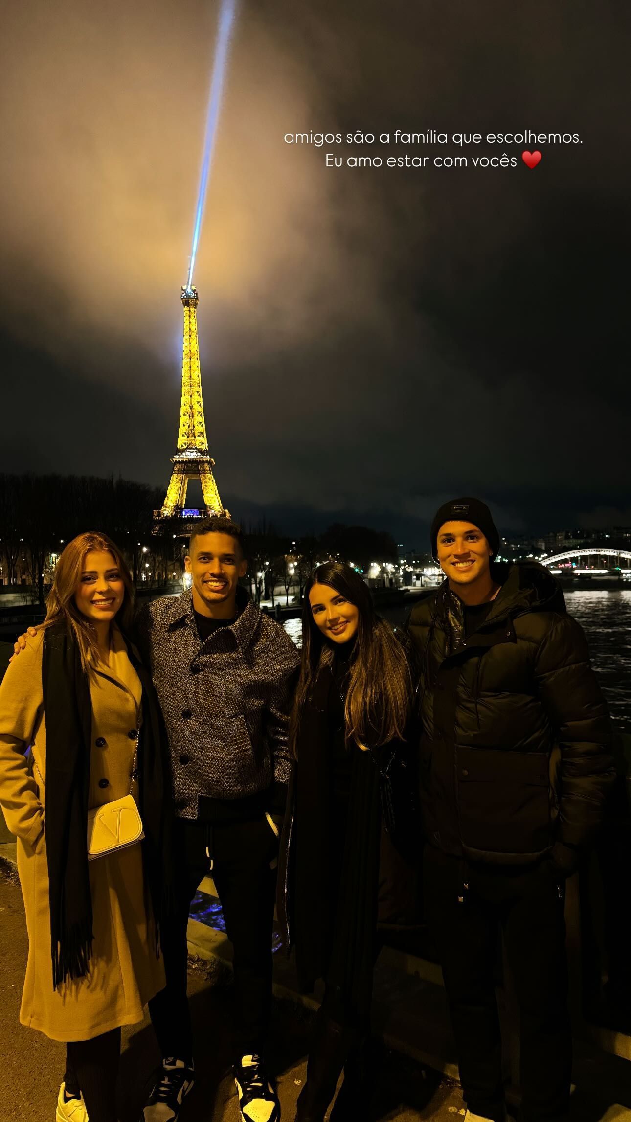 Ex-Atlético e ex-Cruzeiro aproveitam viagem para Paris juntos, veja fotos