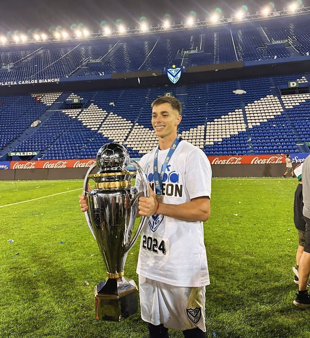 Cruzeiro negocia contratação de zagueiro destaque do Vélez, campeão argentino