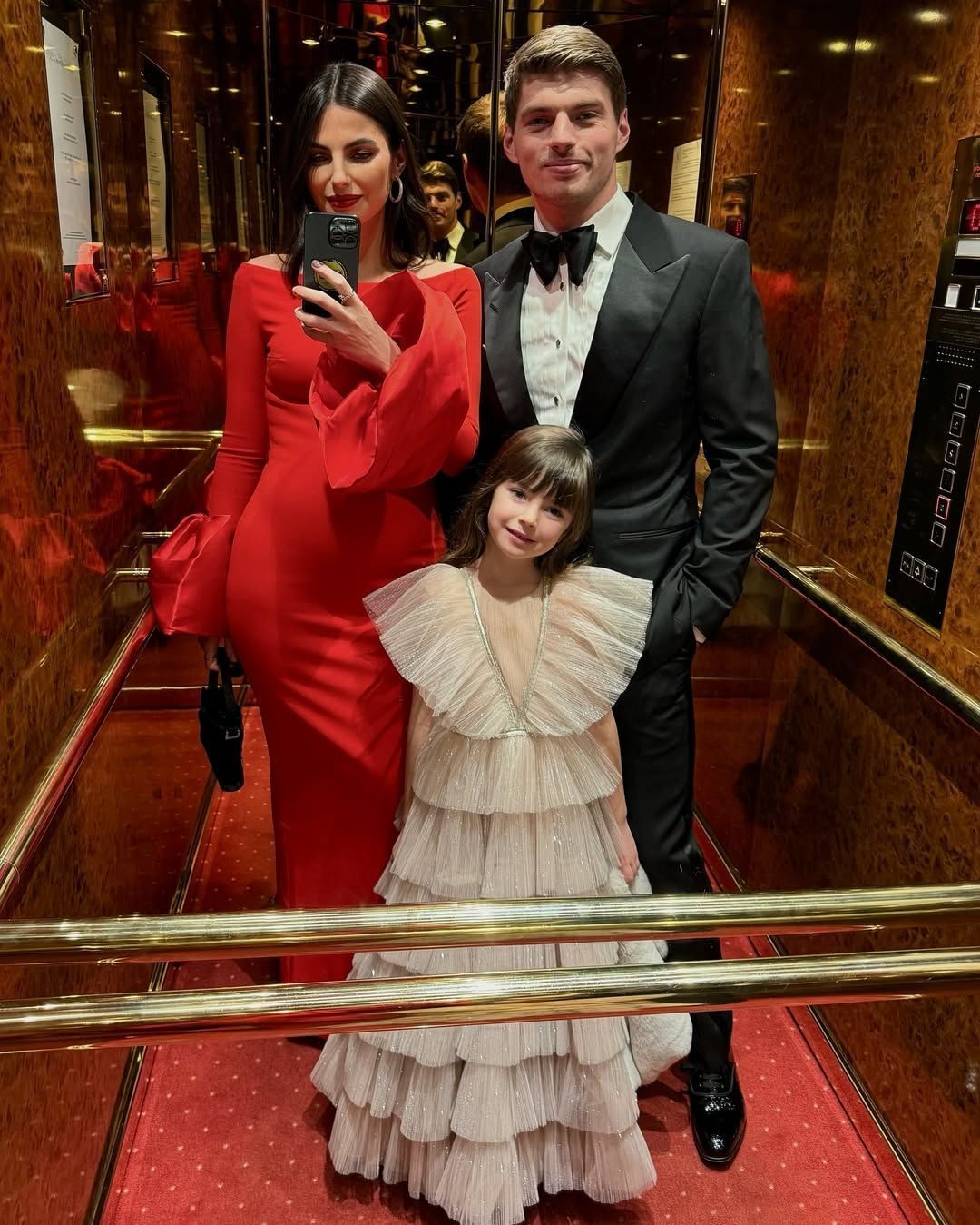 Grávida de Verstappen, filha de Nelson Piquet publica fotos de Natal em família