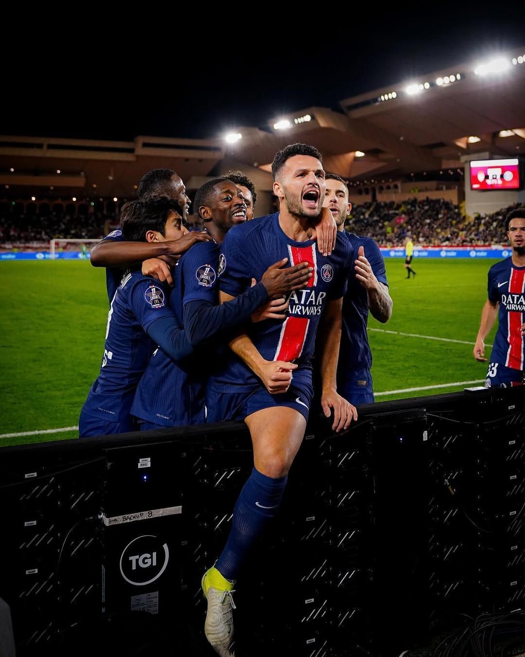 PSG goleia Monaco e abre dez pontos de vantagem na liderança do Francês