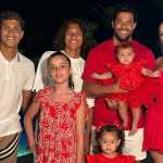 Papai Noel 'invade' Natal de Hulk, do Atlético, e brinca com crianças; assista