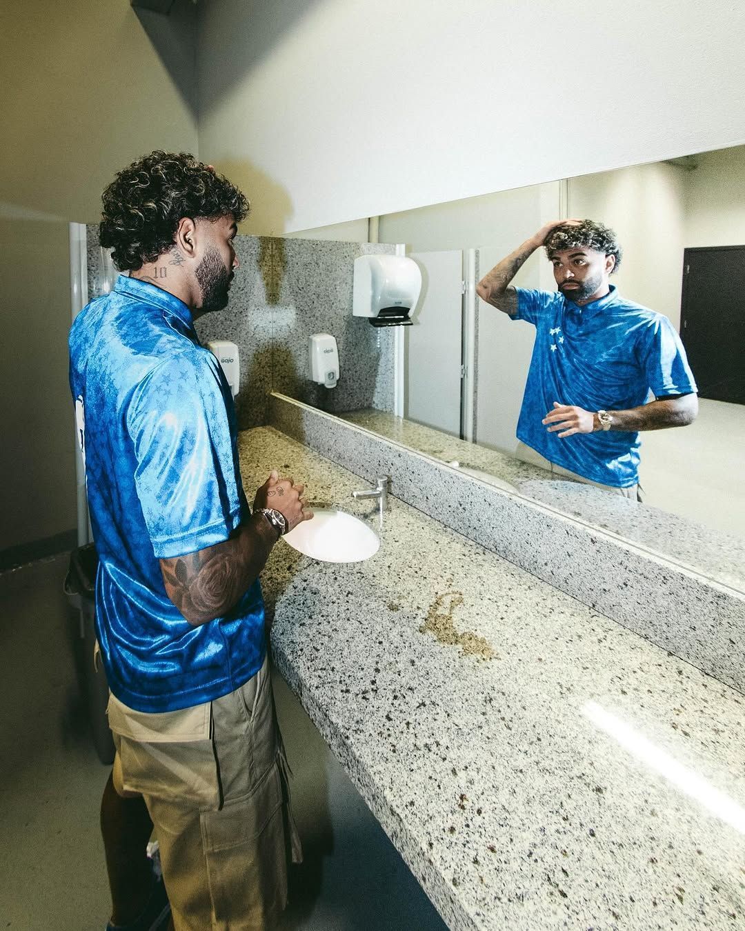 Apresentado pelo Cruzeiro, Gabigol mostra bastidores no Mineirão; veja fotos