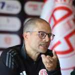 Ídolo do Cruzeiro, Alex sofre goleada na Turquia e é demitido do Antalyaspor