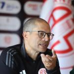 Ídolo do Cruzeiro, Alex sofre goleada na Turquia e é demitido do Antalyaspor