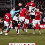 Liverpool e Nottingham Forest empatam em jogo direto pela liderança do Inglês
