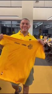 Toguro com a camisa do Pouso Alegre, adversário do Atlético no Campeonato Mineiro