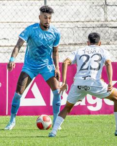 Fabio Gomes, do Atlético, em ação pelo Bolívar