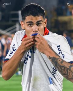 Lucas Villalba comemorando gol pelo Nacional