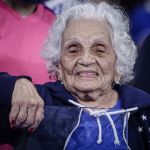 Cruzeiro lamenta morte de Vó Miracy e presta homenagem à torcedora símbolo do clube