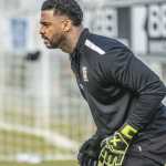 Ex-Corinthians se torna 4º goleiro com mais minutos sem sofrer gols na história