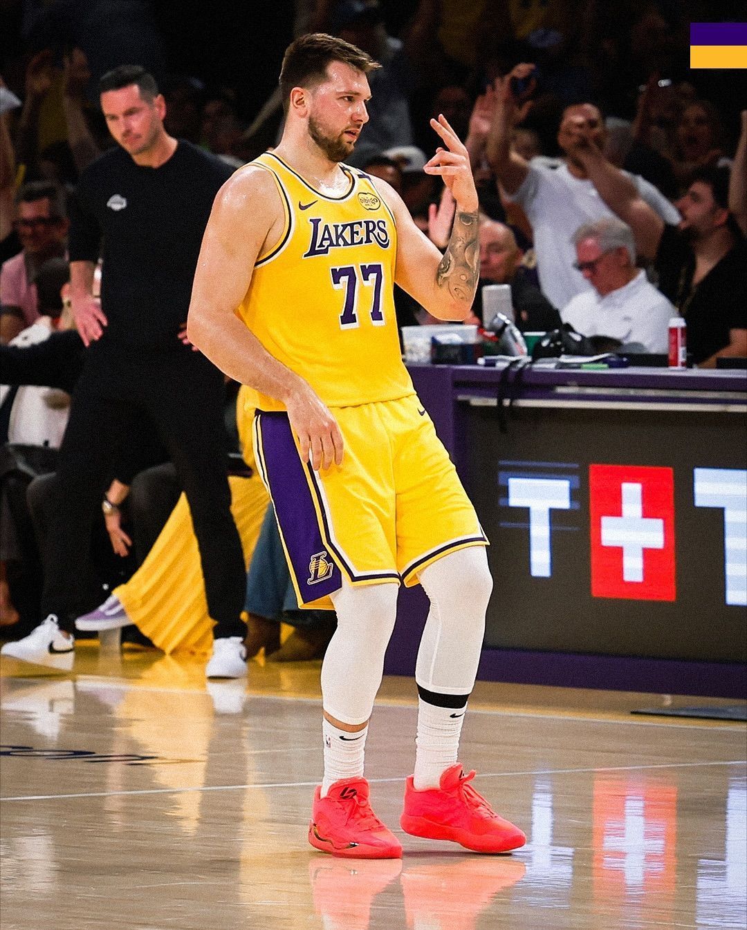Doncic brilha, Lakers vencem Timberwolves e empatam série nos playoffs da NBA
