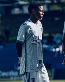 Gabriel Veneno, de apenas 15 anos, já é chamado de 'novo Neymar' pela imprensa espanhola