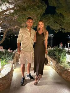 Meia do Atlético, Fausto Vera com sua namorada, Aldana Masset, curtindo férias na Grécia