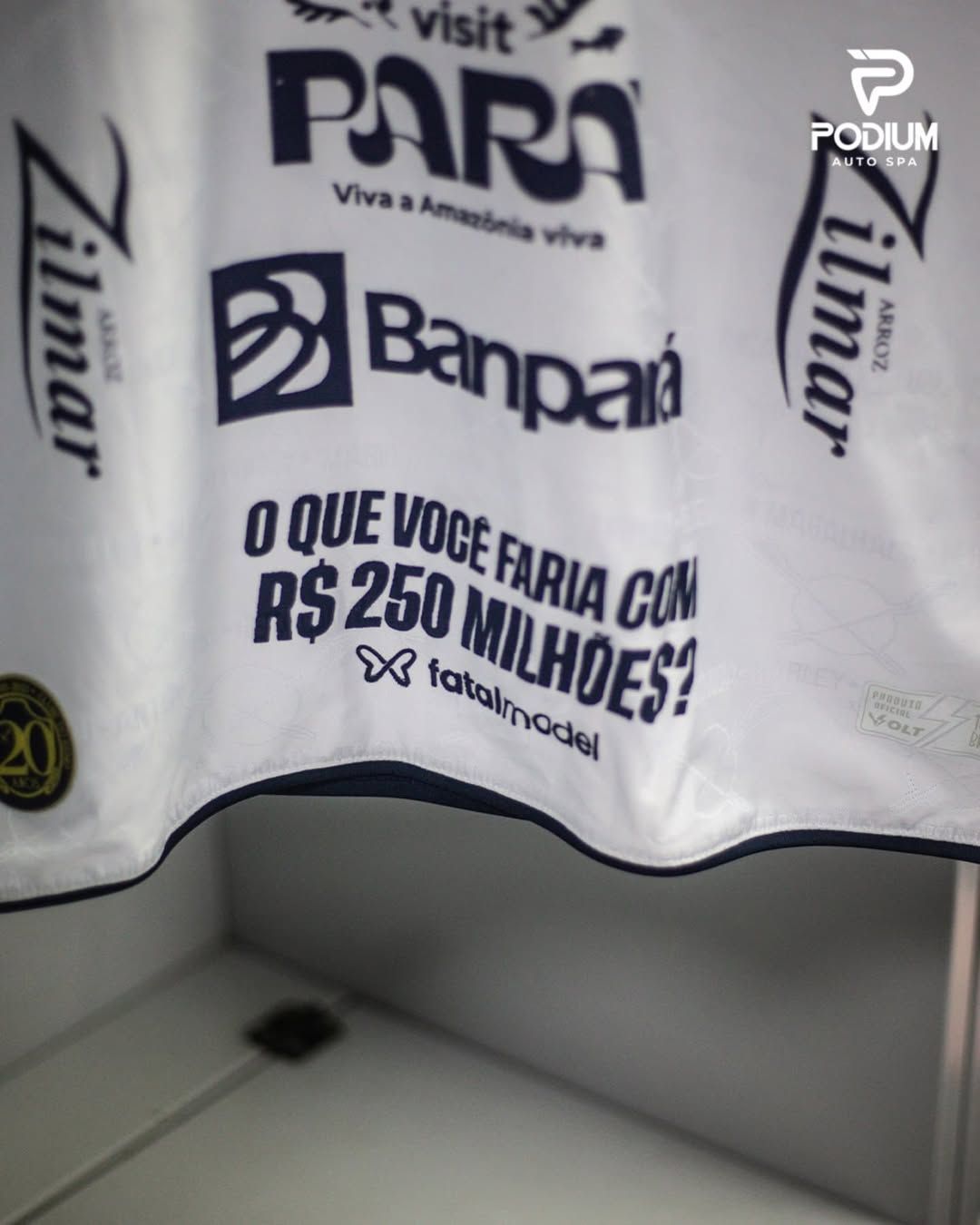 Fatal Model ‘cutuca’ Athletico com mensagem em camisa do Remo; entenda