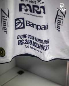 Camisa do Remo com mensagem da Fatal Model para partida contra Athletico