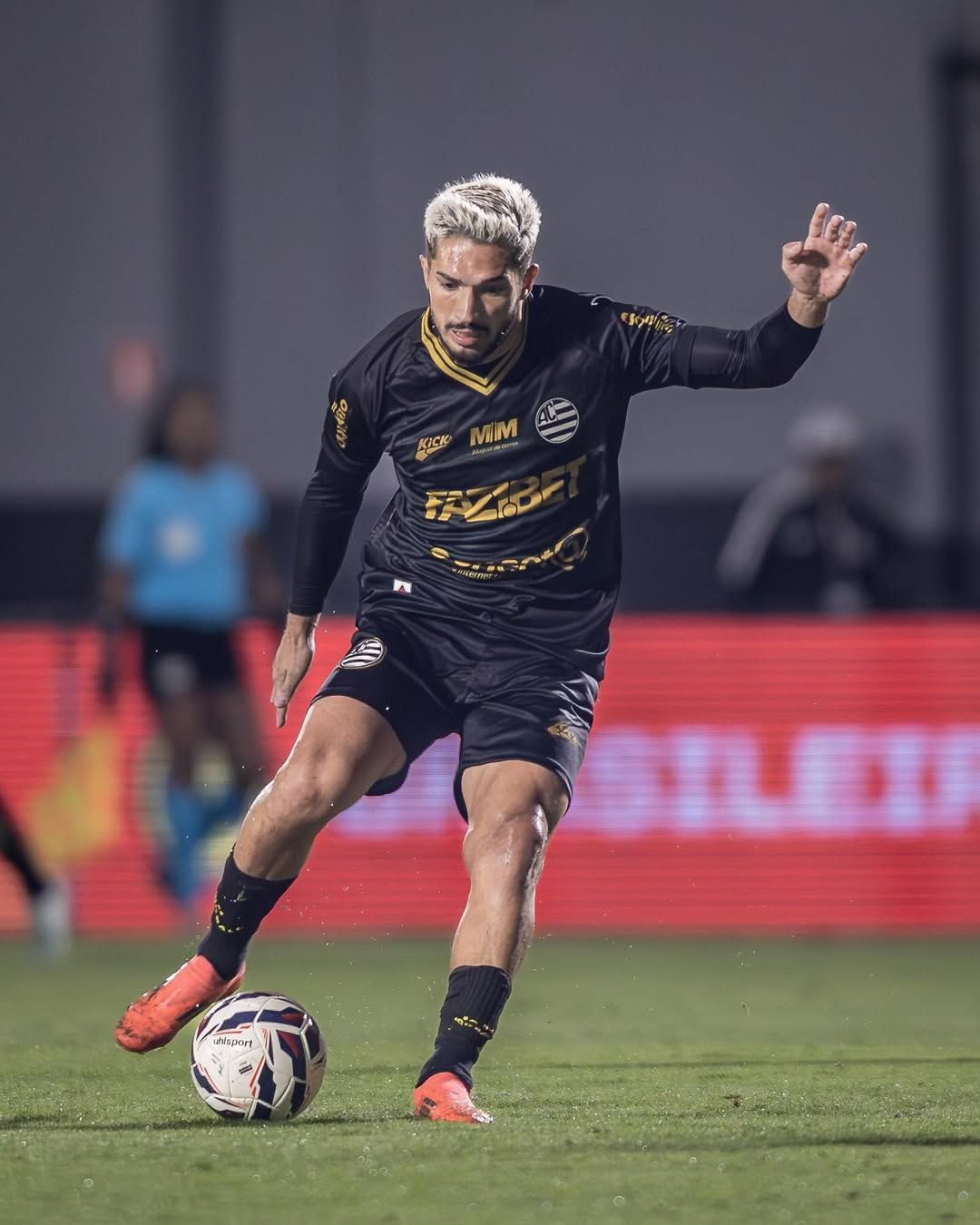 Athletic anuncia saída de volante campeão com o Vasco