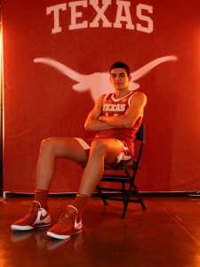 Mathias Alessanco, de apenas 17 anos, fechou com a Universidade do Texas