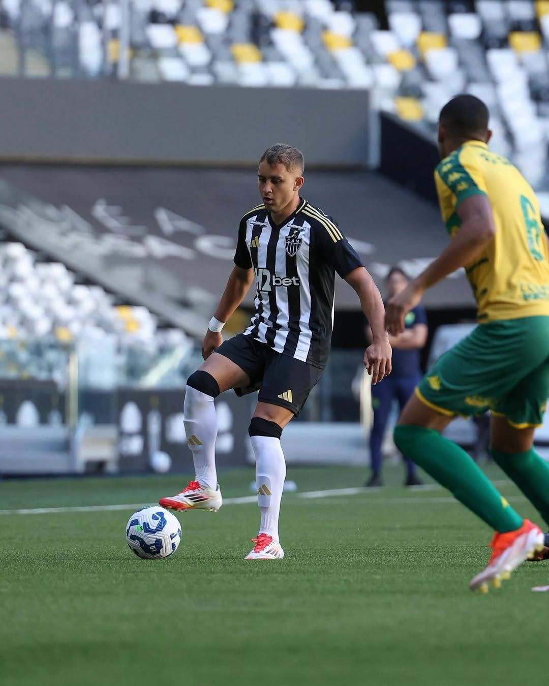 Sob olhares de Cuca, Atlético empata com Cuiabá e segue no Z3 do Brasileiro Sub-20
