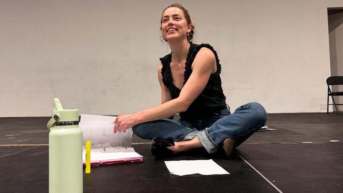 Amber Heard diz ter perdido a capacidade de se posicionar após disputa com Johnny Depp
